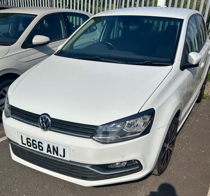 VOLKSWAGEN POLO